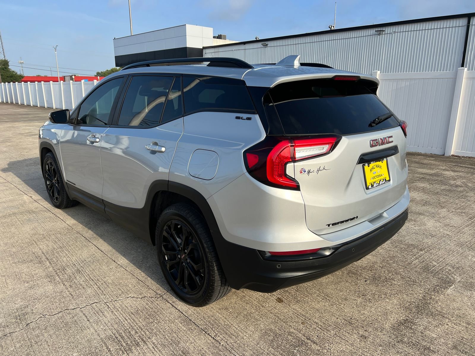 Used 2022 GMC Terrain SLE w/ Driver Convenience Package FWD image 5