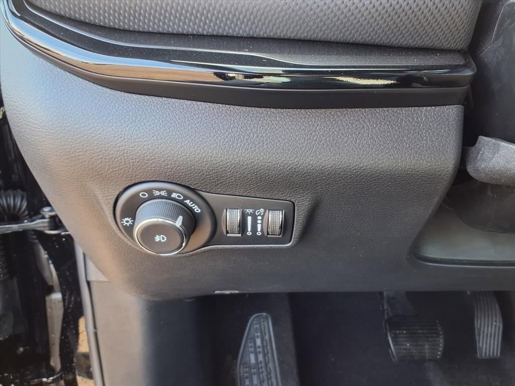 New 2026 Jeep Compass Latitude image 13