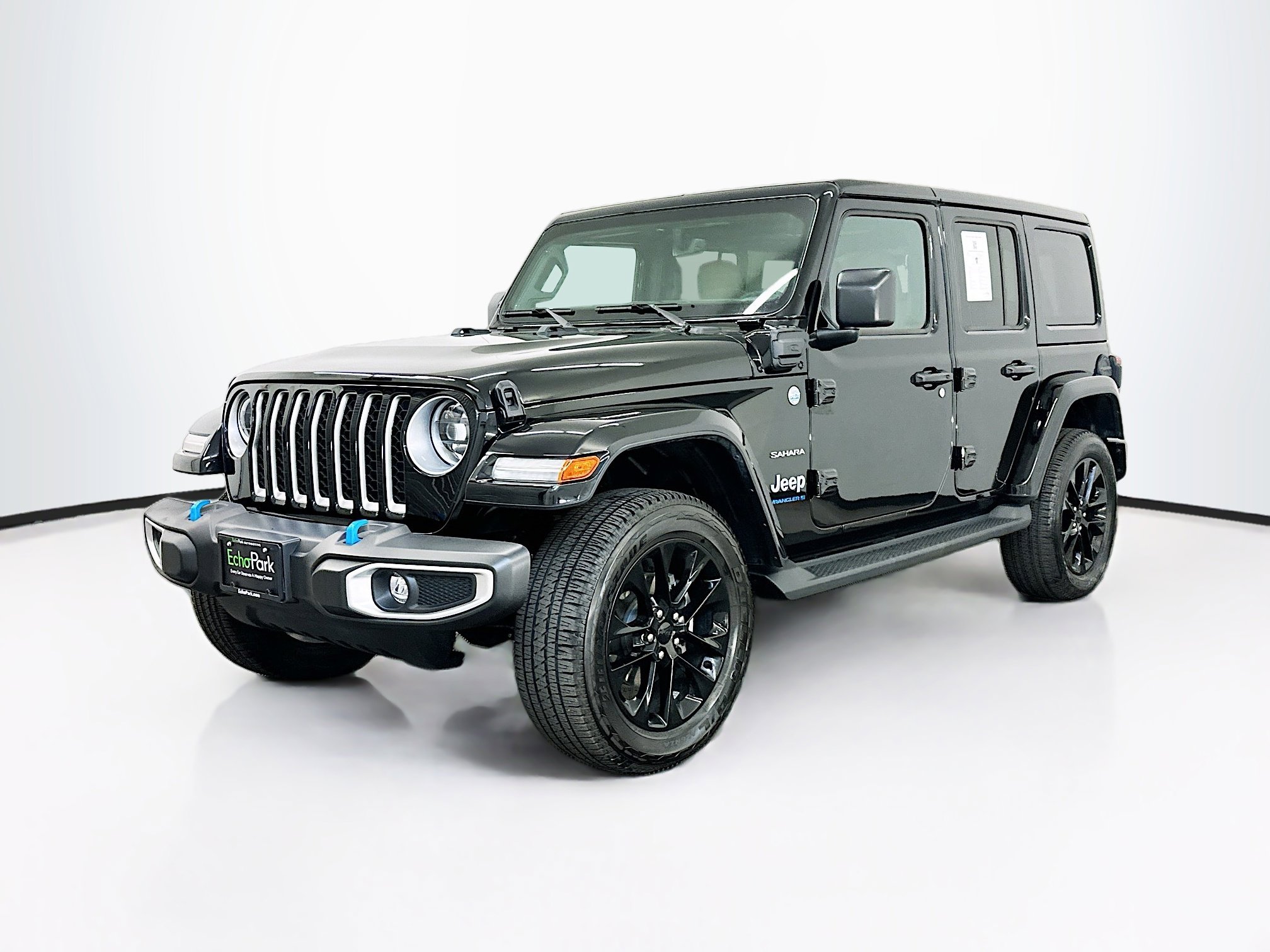Used 2023 Jeep Wrangler Unlimited Sahara AWD/4WD image 3