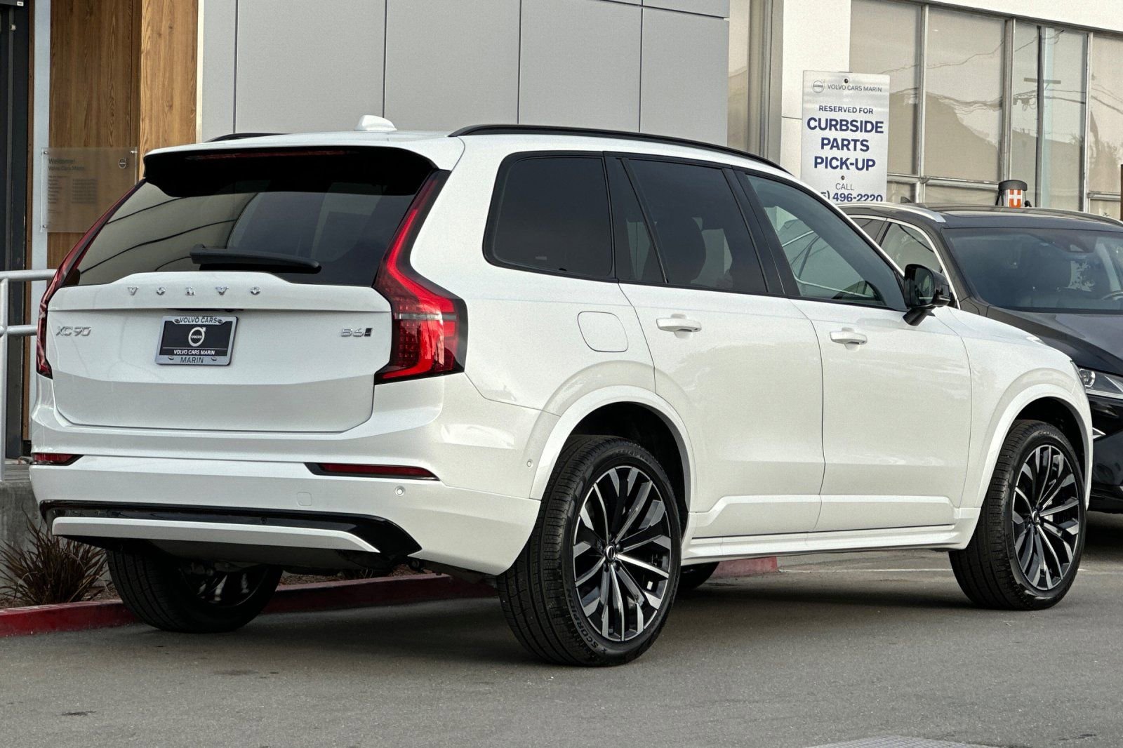 New 2026 Volvo XC90 B6 Ultra w/ Protection Package image 2