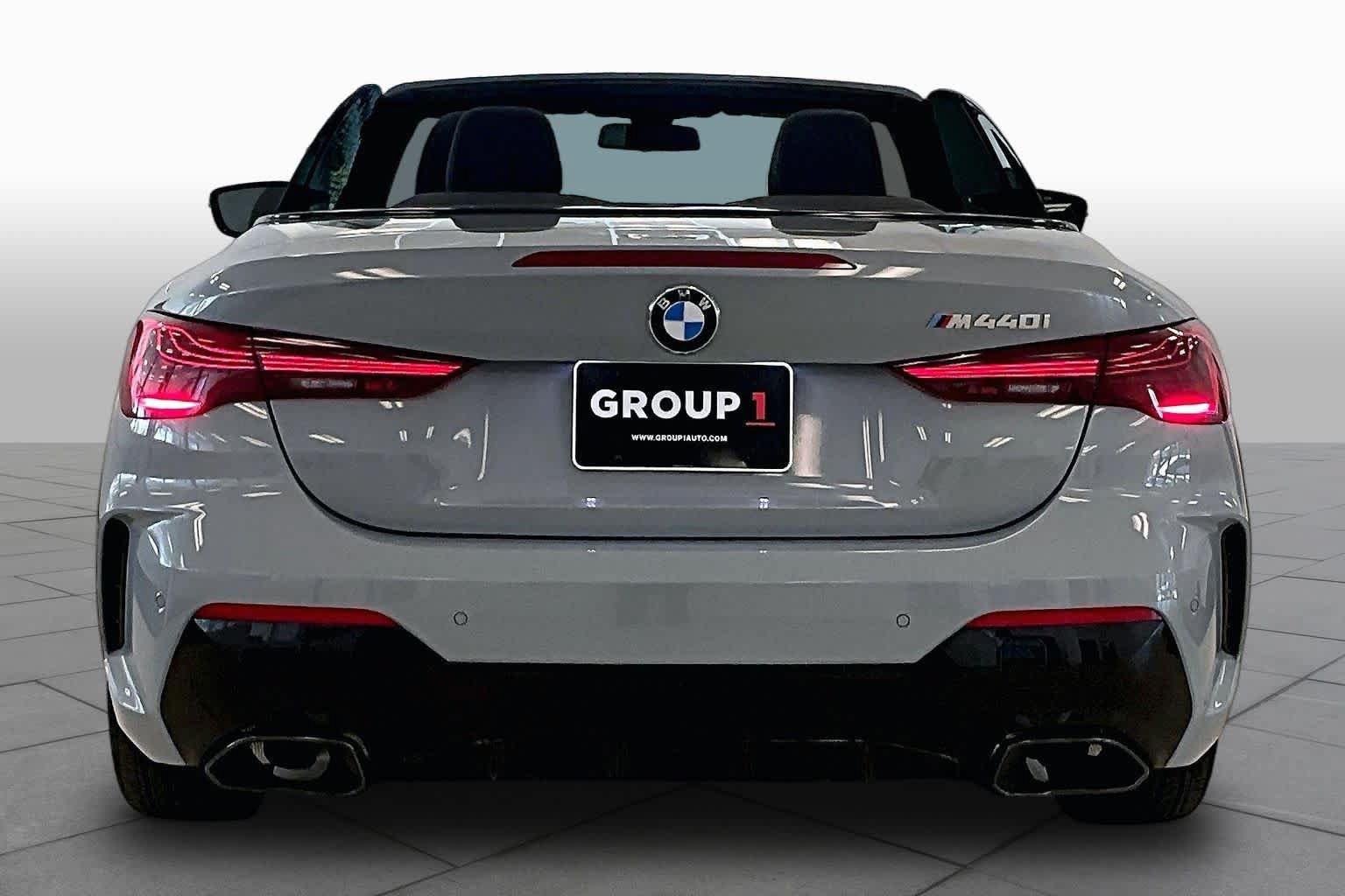 Used 2026 BMW M440i Convertible w/ Premium Package RWD image 4