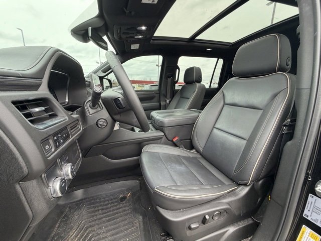 Used 2024 GMC Yukon XL SLT w/ SLT Luxury Package image 8