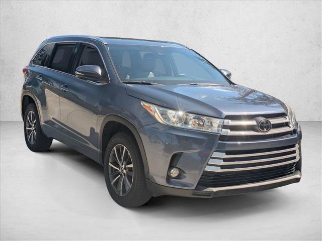 Used 2018 Toyota Highlander XLE image 3