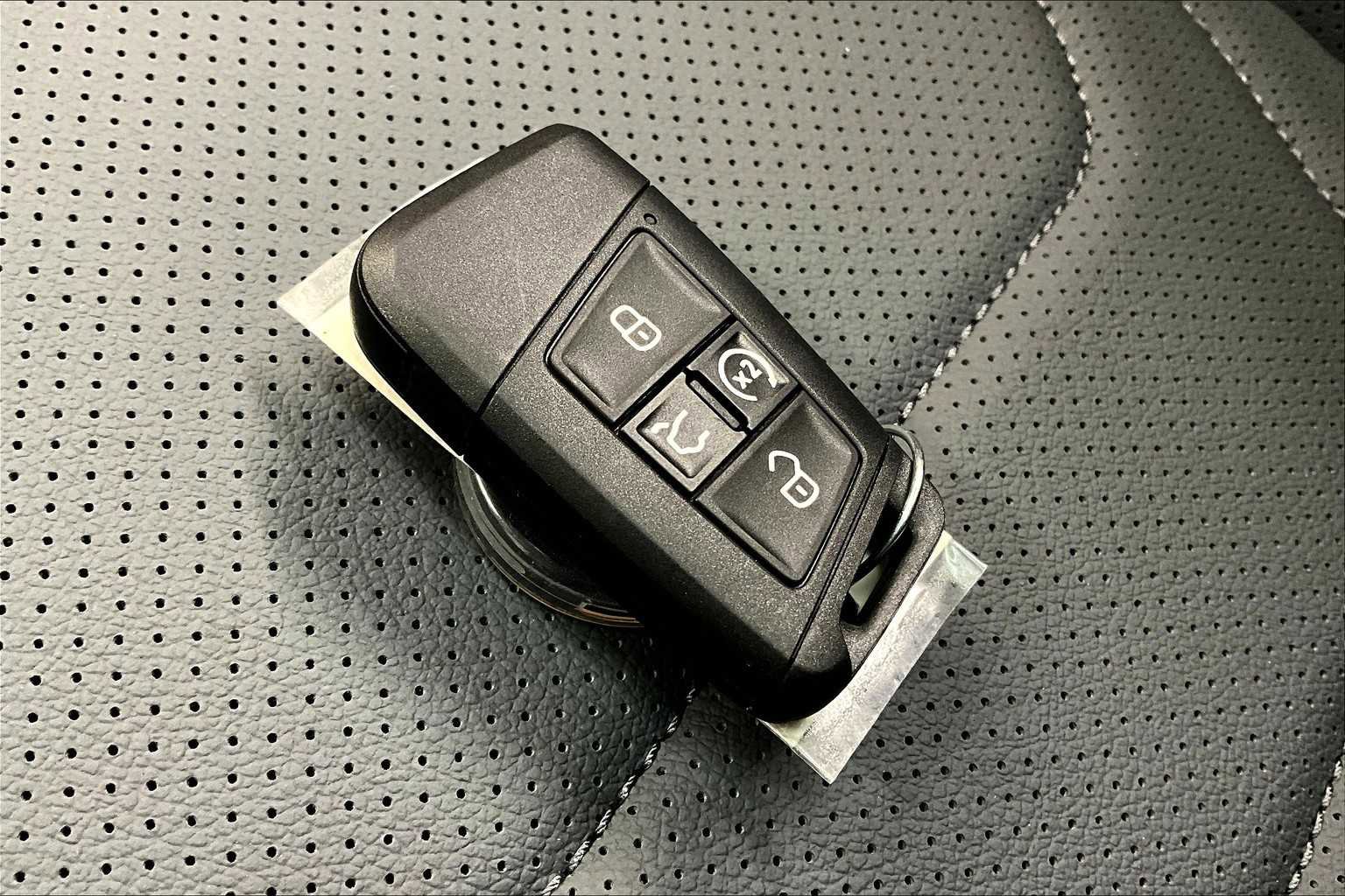 New 2025 Volkswagen Jetta SEL image 31