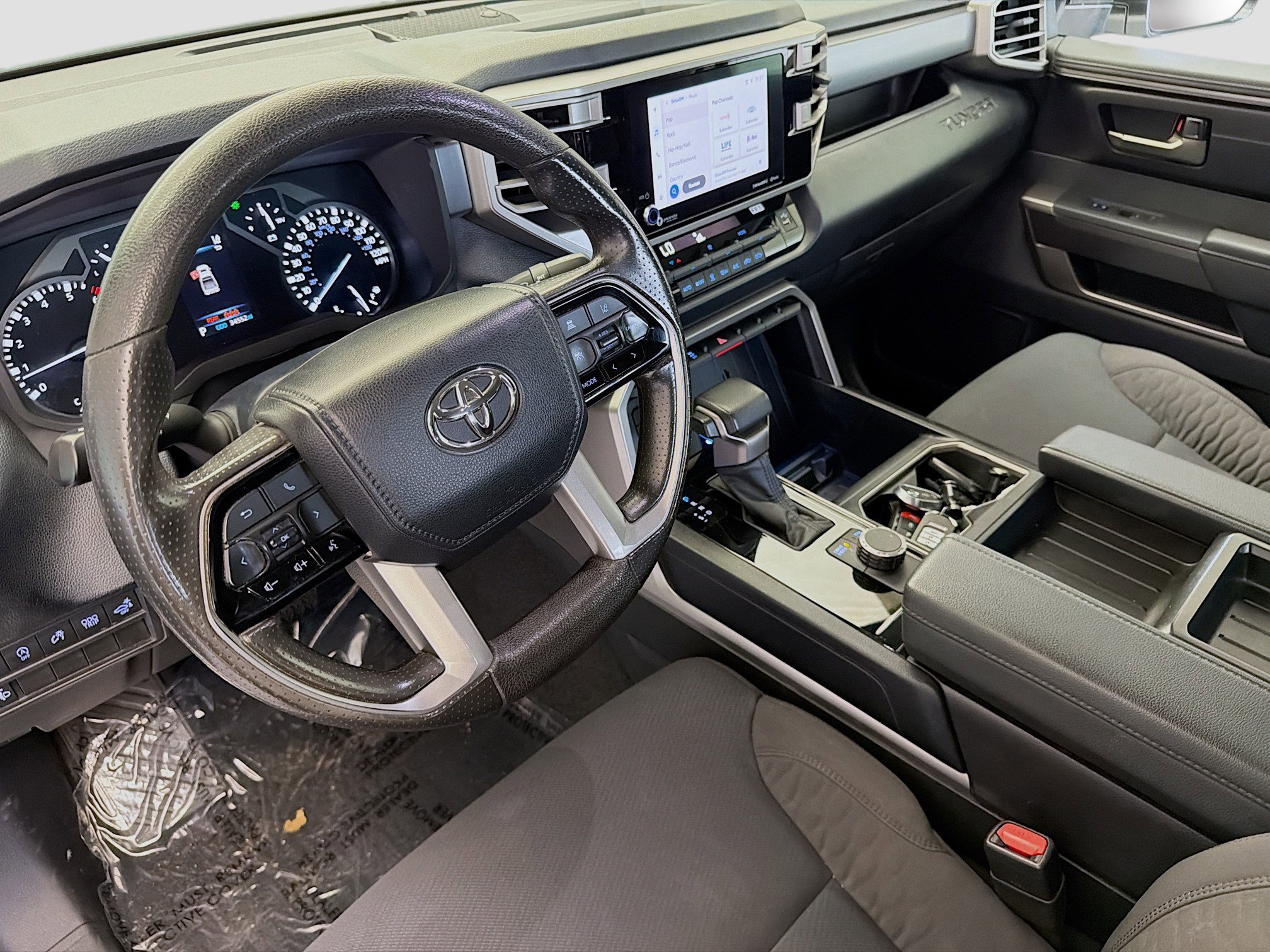 Used 2022 Toyota Tundra SR5 w/ SR5 Convenience Package image 7