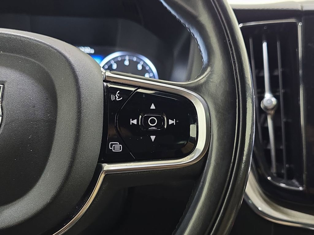 Used 2018 Volvo XC60 T6 Inscription w/ Convenience Package image 19
