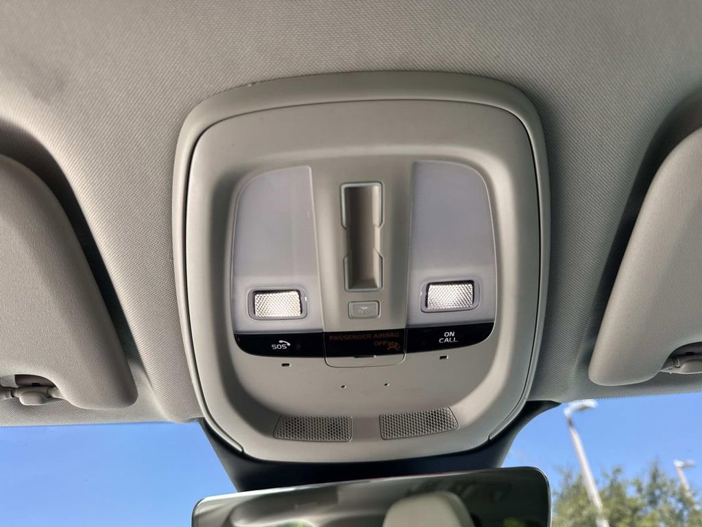 Used 2022 Volvo XC60 B5 Momentum w/ Climate Package image 46