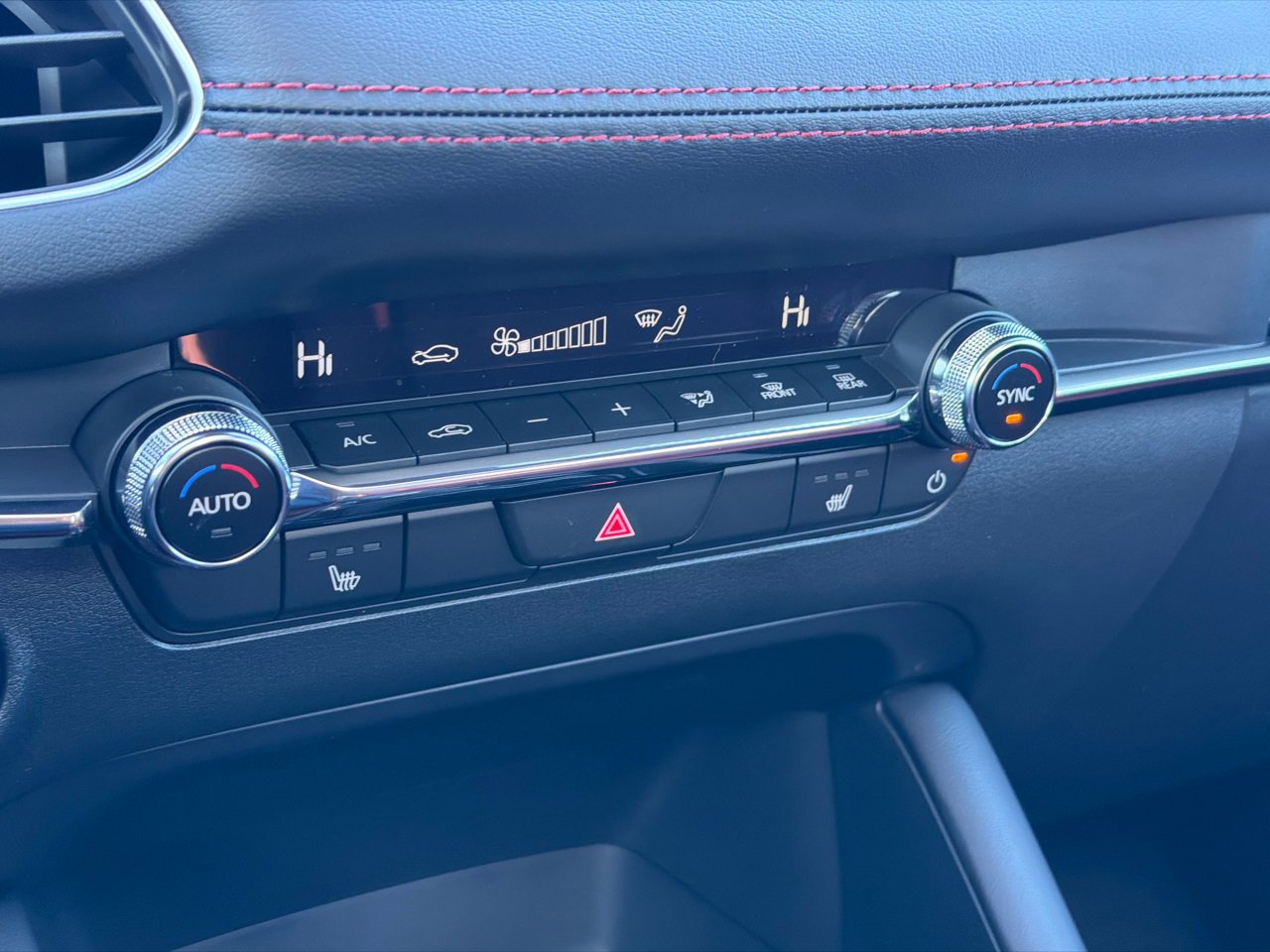 New 2026 MAZDA MAZDA3 Carbon image 27