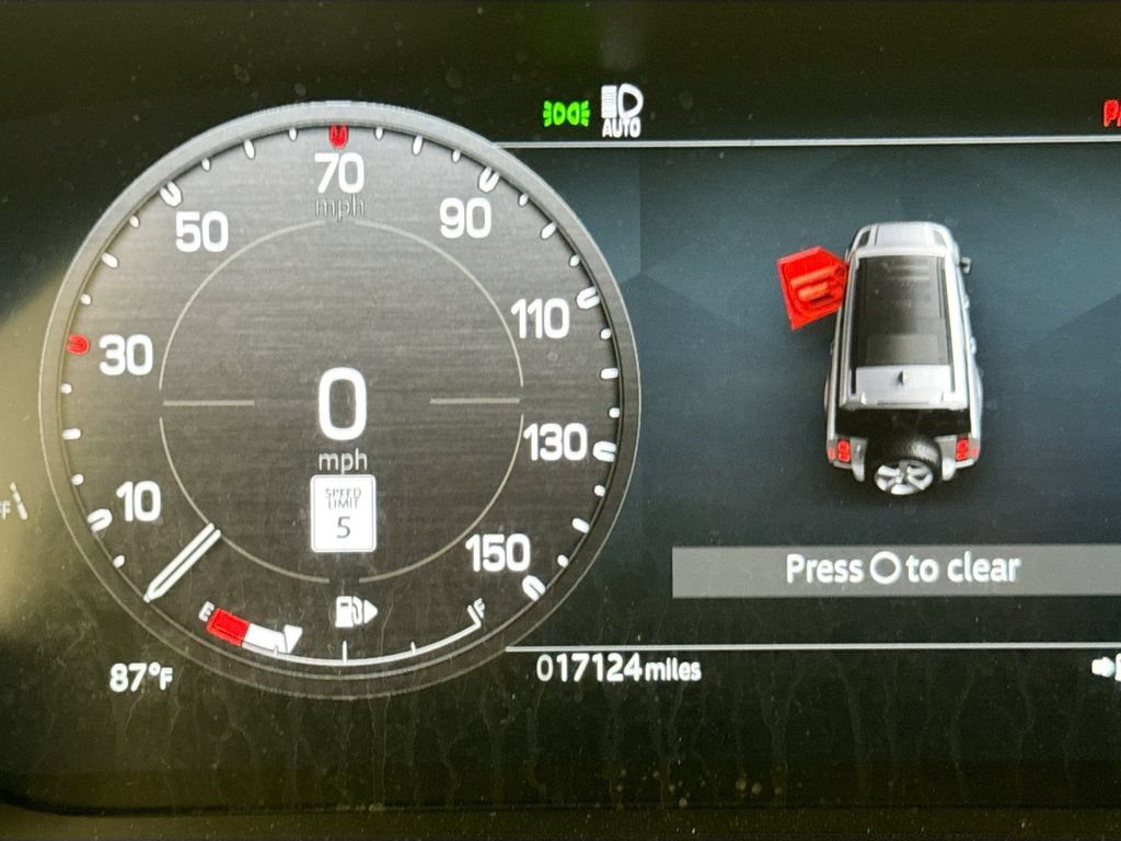 Used 2025 Land Rover Defender 130 X-Dynamic SE AWD/4WD image 12
