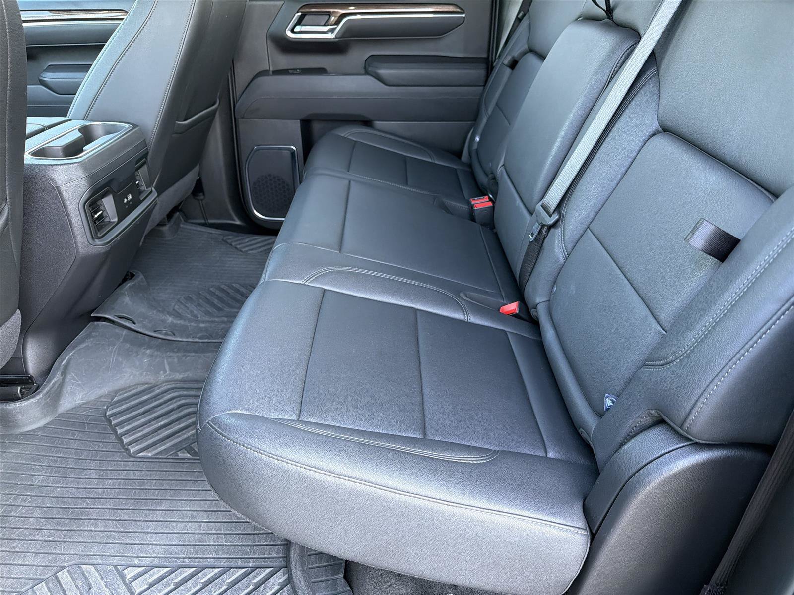 Used 2025 Chevrolet Silverado 1500 LT Trail Boss w/ Convenience Package II AWD/4WD image 19