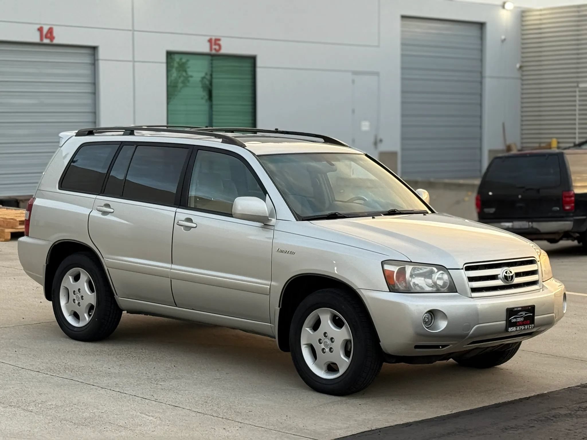 Used 2005 Toyota Highlander 2WD V6 w/ 3rd Row image 1