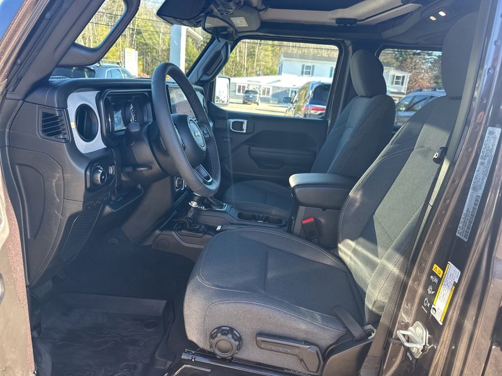 Used 2025 Jeep Wrangler Sport S image 13
