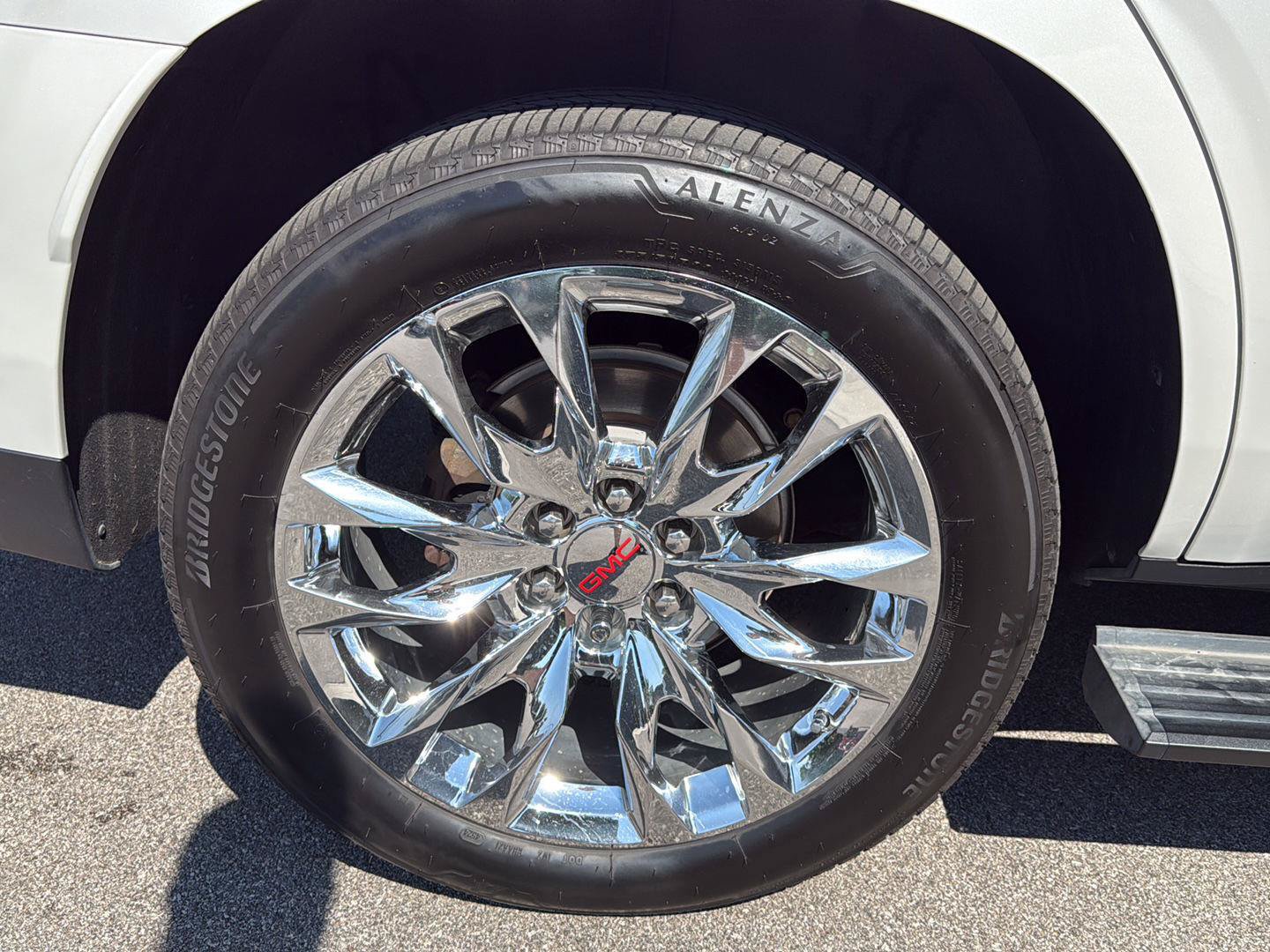 Used 2022 GMC Yukon Denali w/ Denali Premium Package AWD/4WD image 14