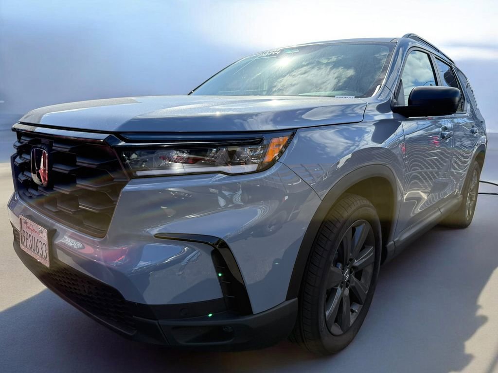 Used 2025 Honda Pilot Sport image 11