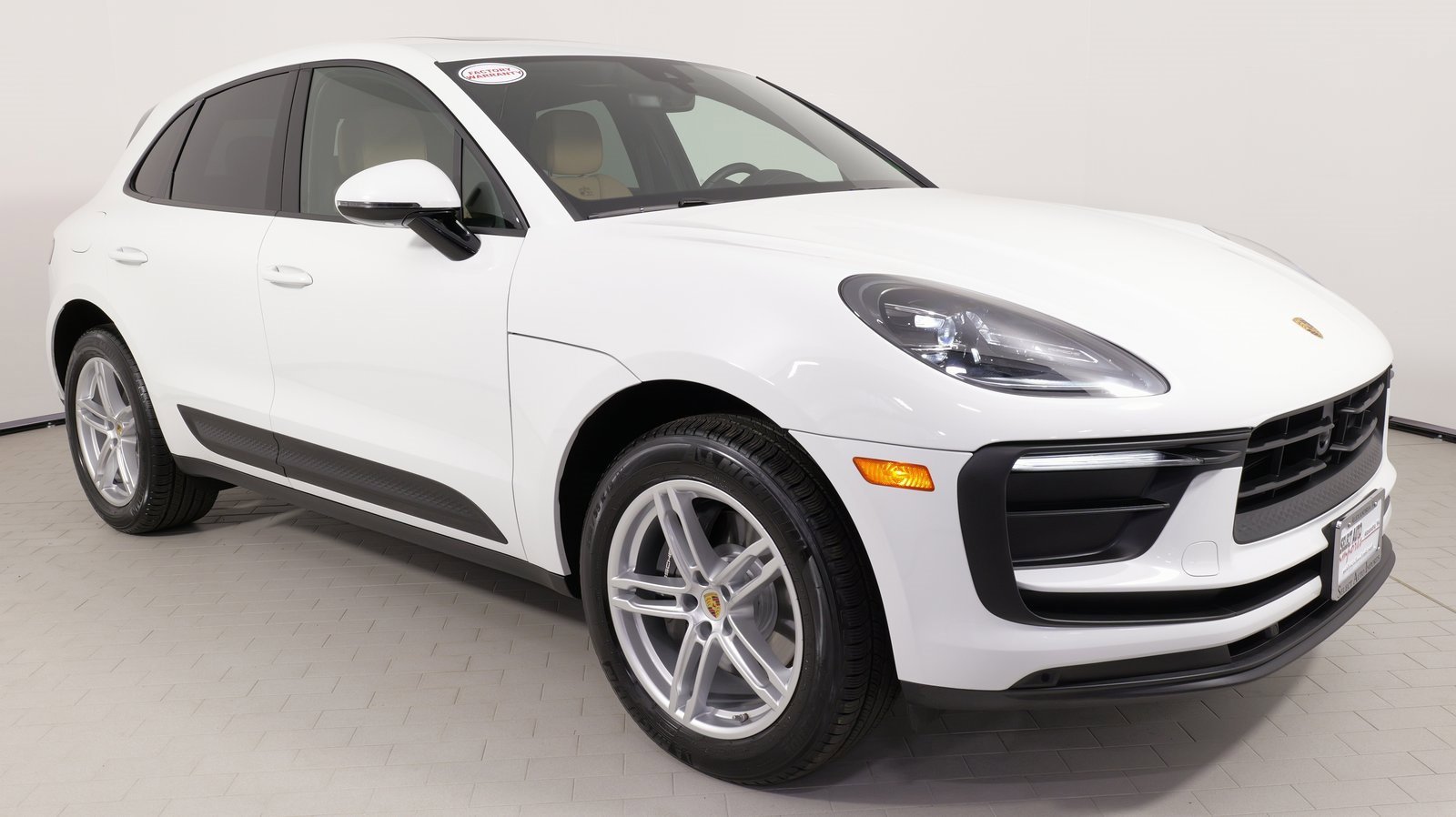 Used 2025 Porsche Macan image 9