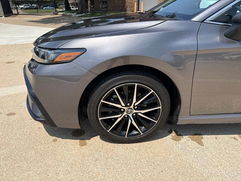 Used 2024 Toyota Camry SE FWD image 2