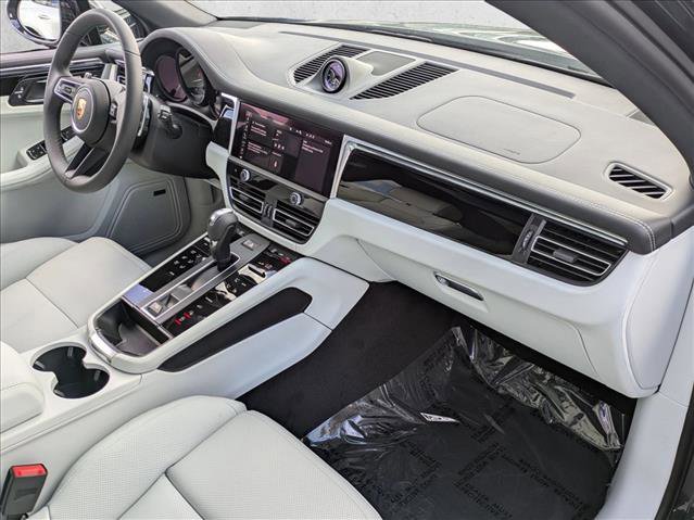 Used 2025 Porsche Macan image 26