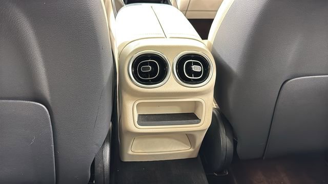 Used 2024 Mercedes-Benz GLC 300 4MATIC image 39