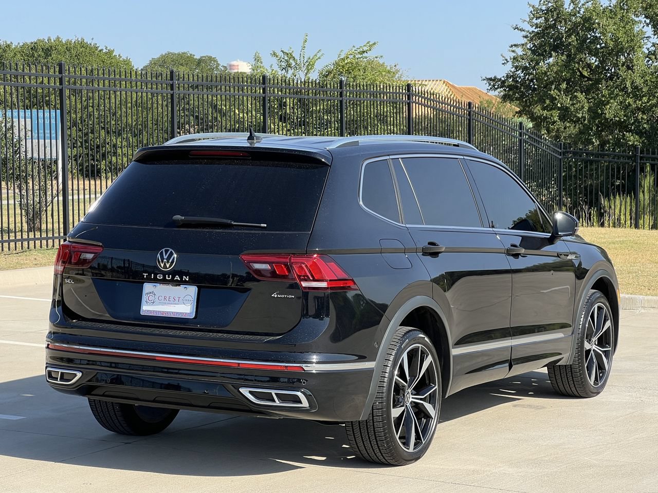 Used 2024 Volkswagen Tiguan SEL R-Line AWD/4WD image 4