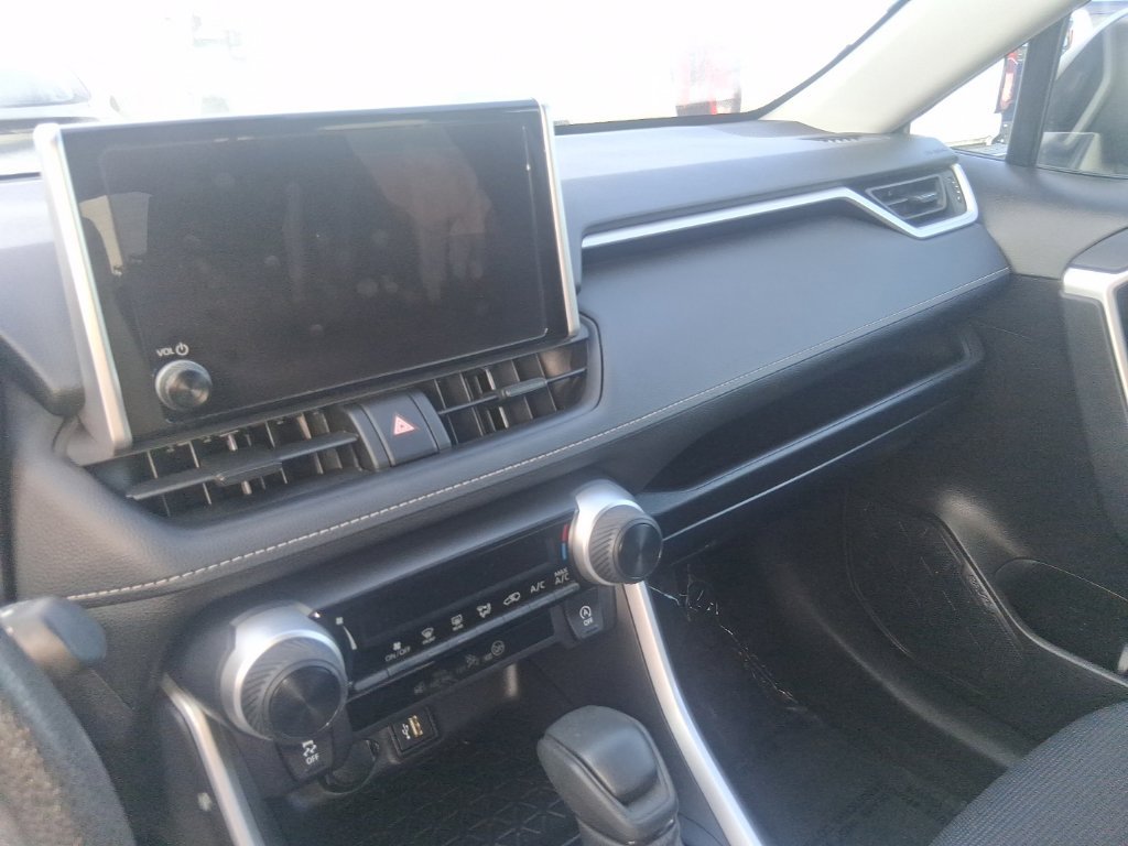 Used 2024 Toyota RAV4 LE AWD/4WD image 10