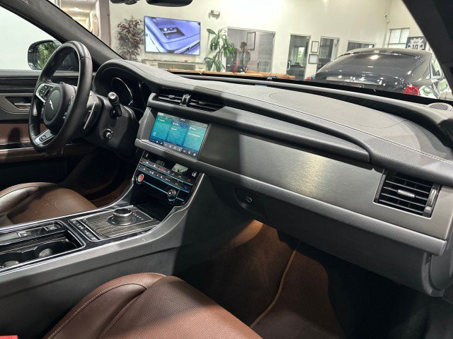 Used 2019 Jaguar XF S AWD/4WD image 86