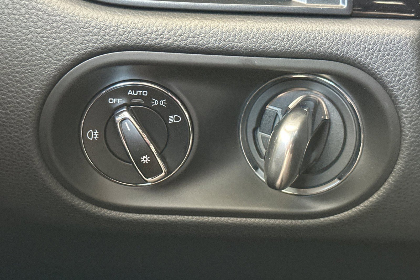 Certified 2024 Porsche Macan image 23