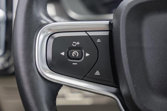 Certified 2023 Volvo XC40 B5 Ultimate w/ Protection Package Premier AWD/4WD image 31