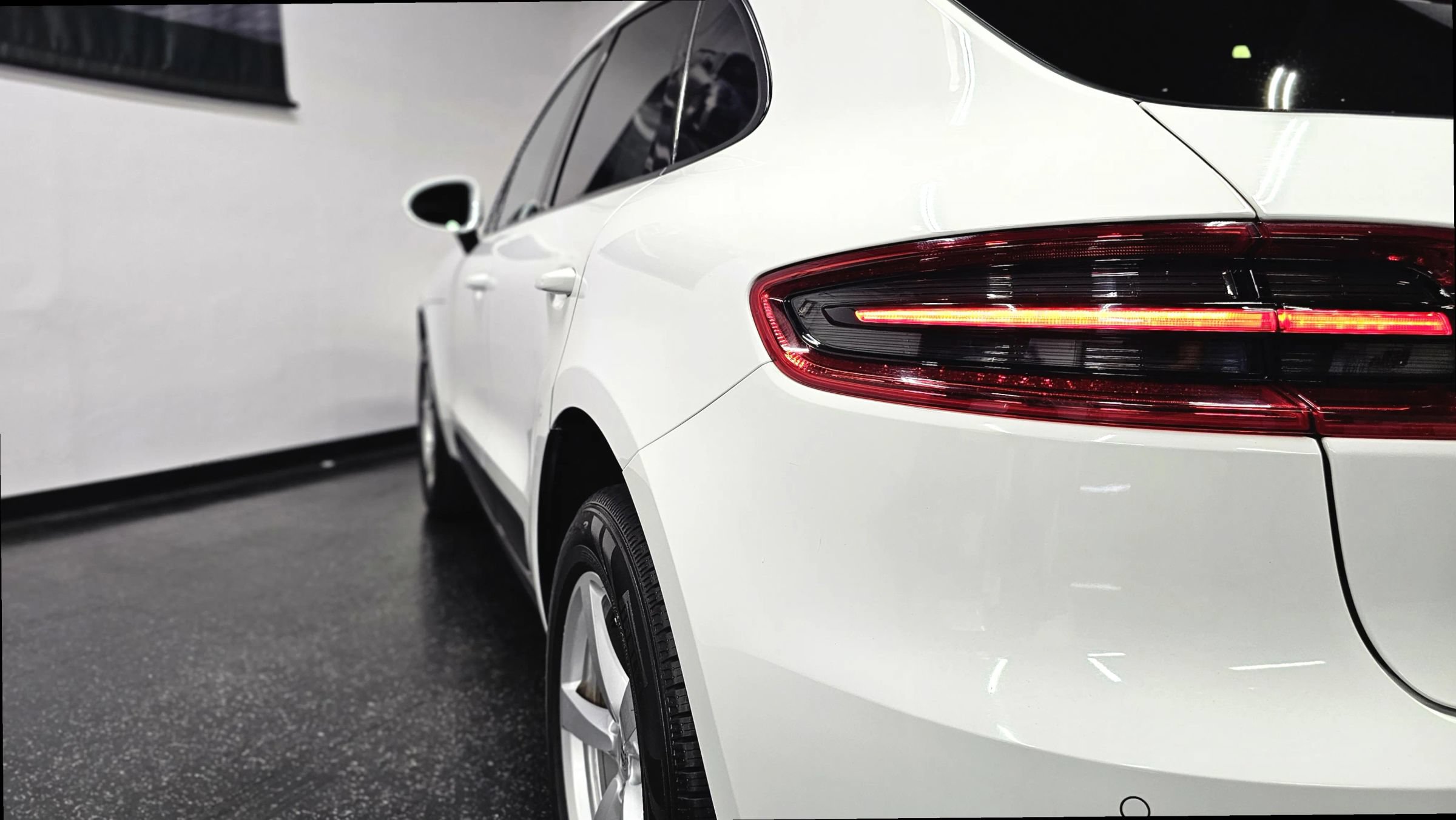 Used 2018 Porsche Macan Sport Edition AWD/4WD image 33