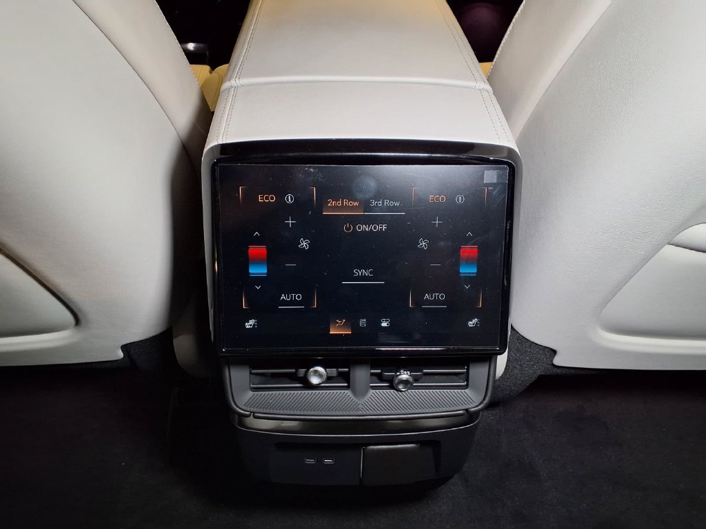 New 2027 Cadillac Vistiq Sport AWD/4WD image 13