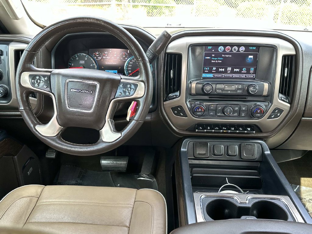 Used 2017 GMC Sierra 2500 Denali w/ Duramax Plus Package AWD/4WD image 18