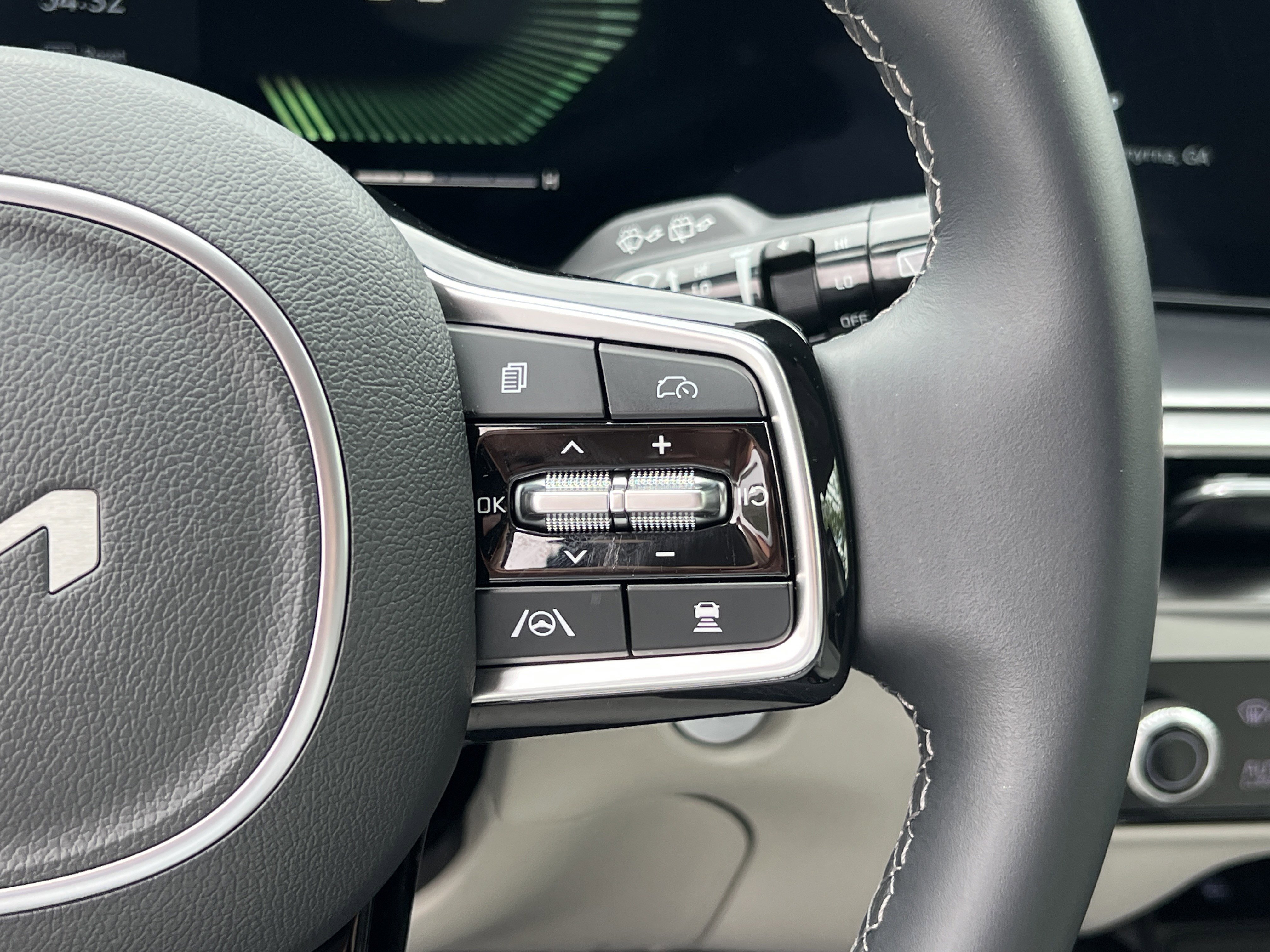 Certified 2025 Kia Sorento S w/ Panoramic Sunroof Package image 26