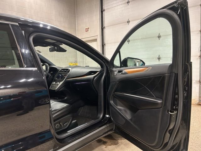 Used 2019 Lincoln MKC Select w/ Vista Value Package AWD/4WD image 19