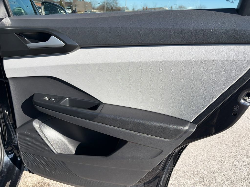 Used 2022 Volkswagen Taos SEL image 32