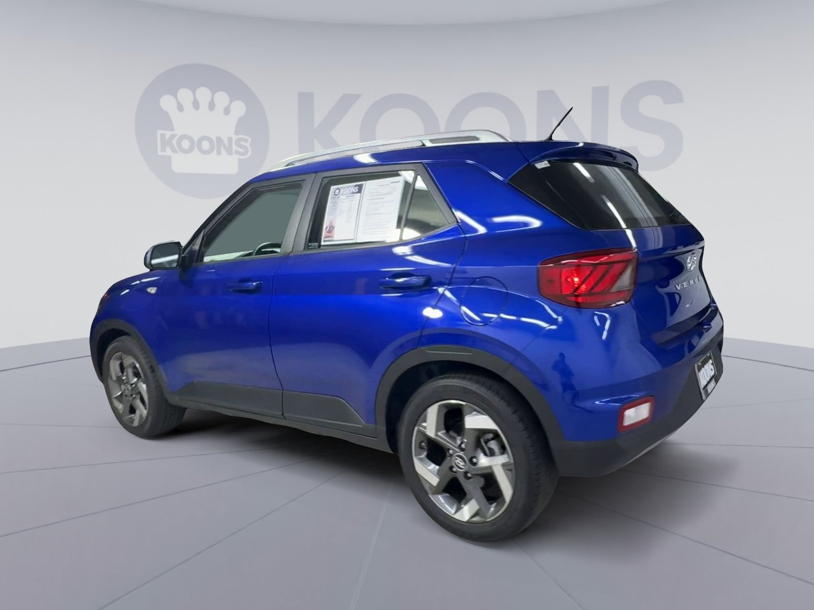 Used 2025 Hyundai Venue SEL FWD image 8