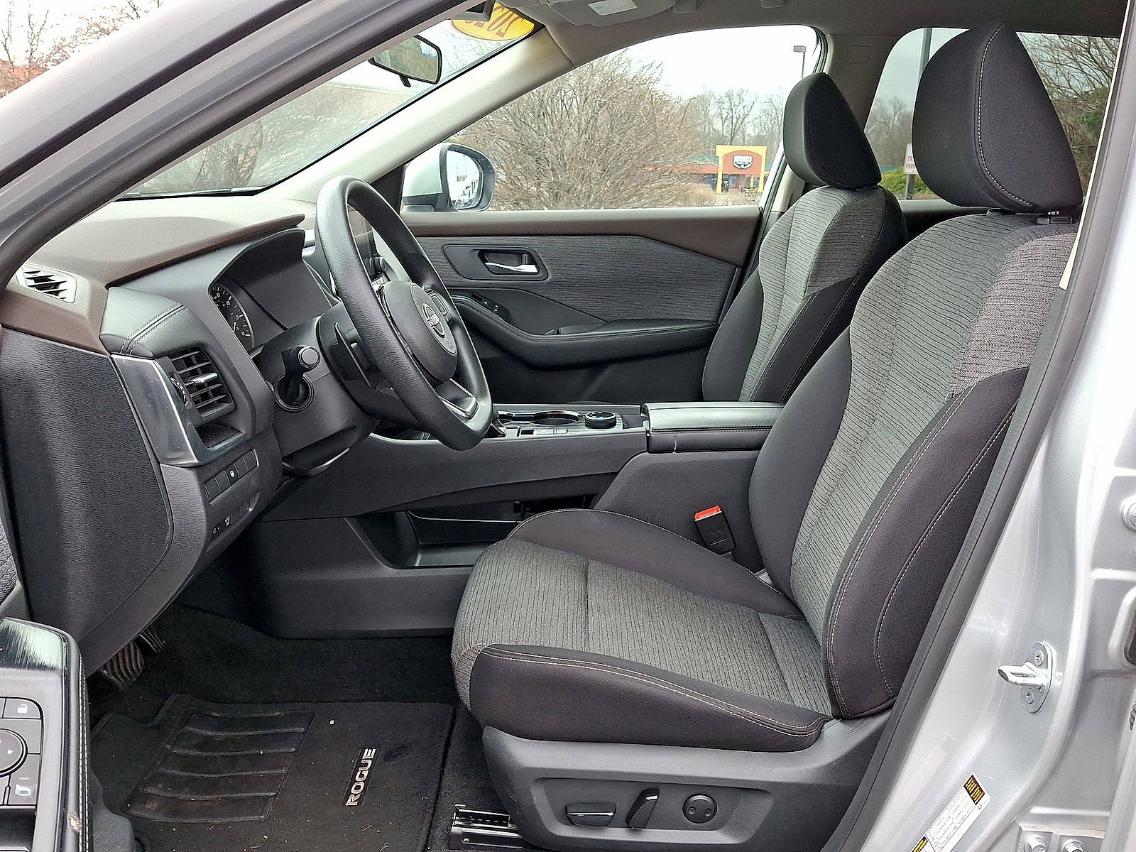 Used 2023 Nissan Rogue SV AWD/4WD image 11