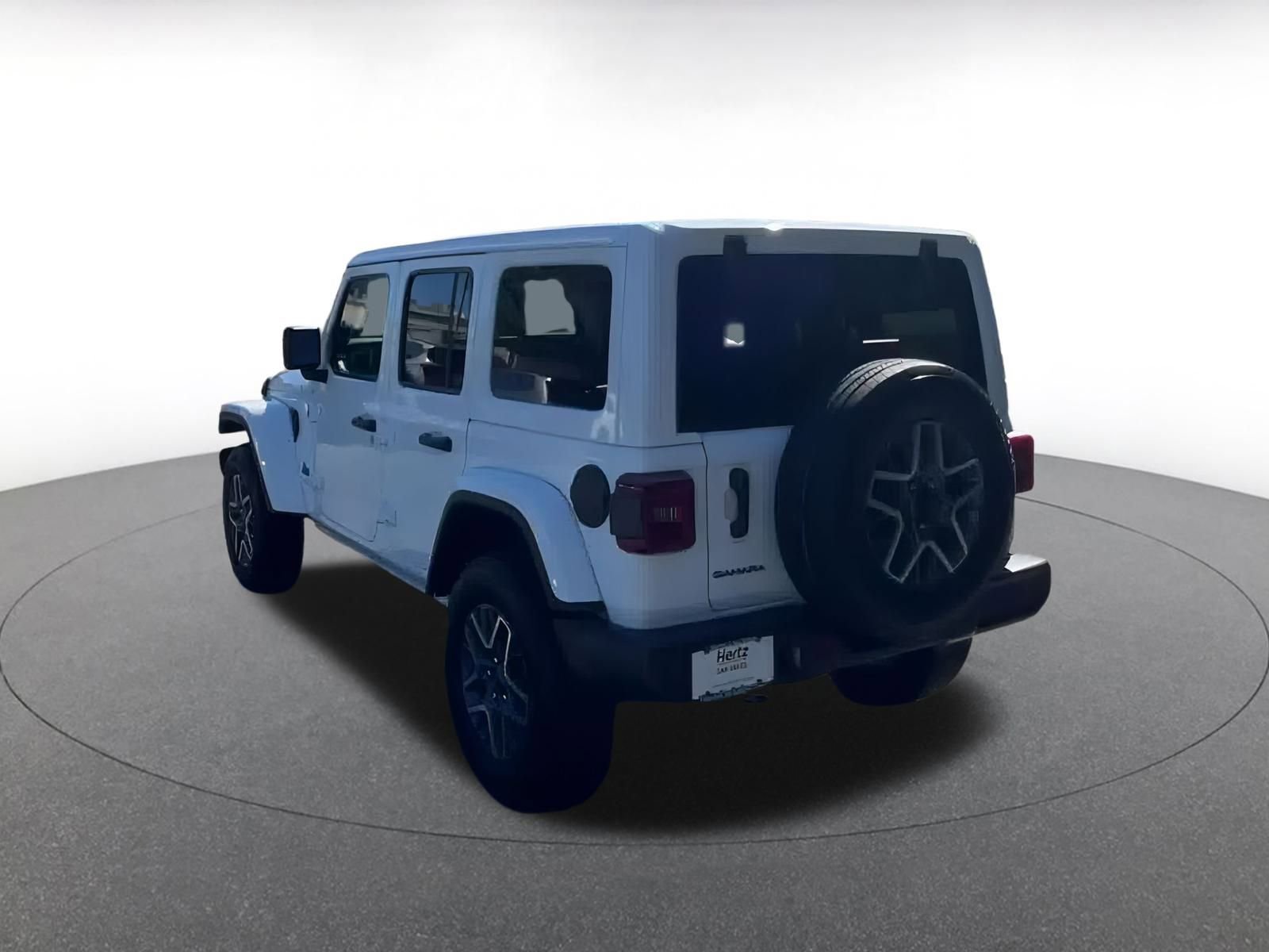 Used 2025 Jeep Wrangler Sahara image 11