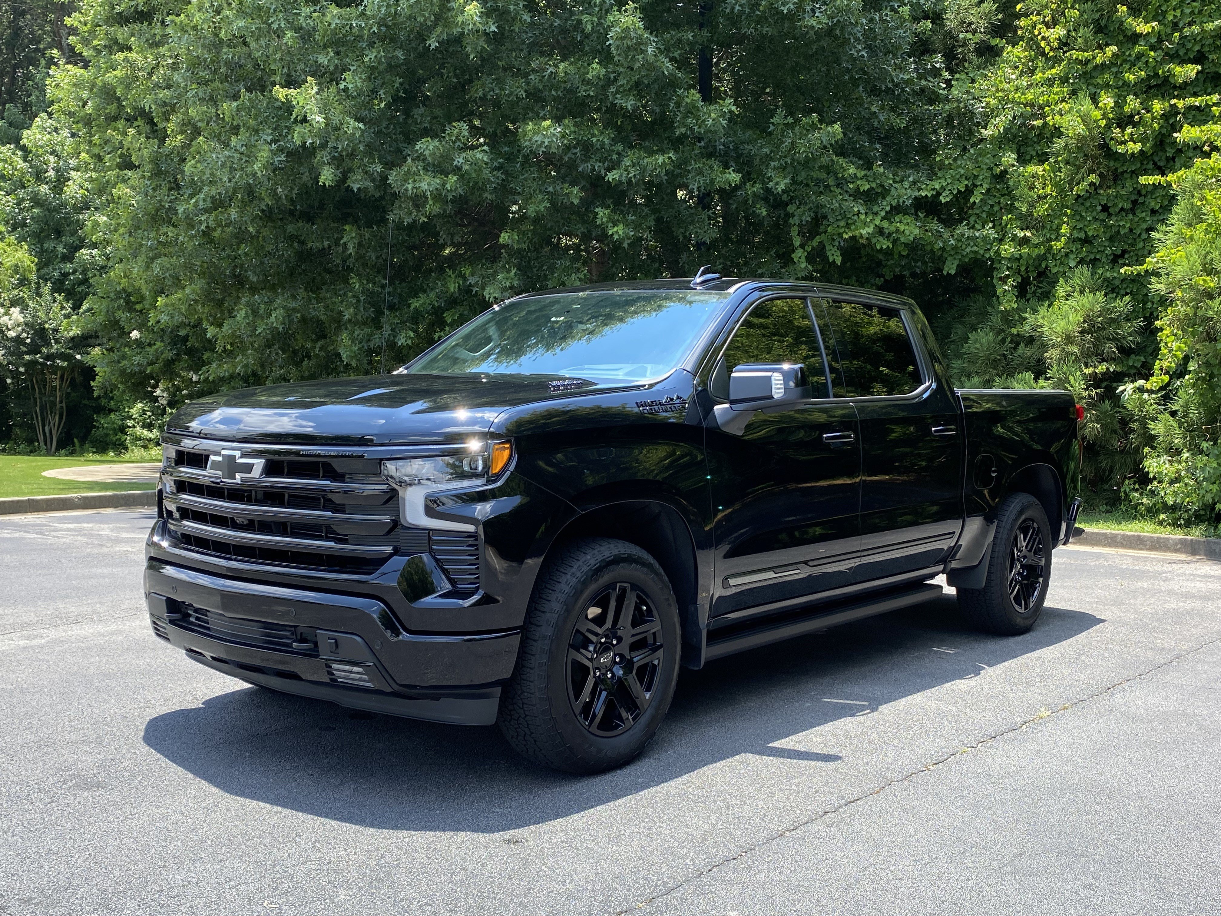 Used 2025 Chevrolet Silverado 1500 High Country w/ Midnight Edition AWD/4WD image 5