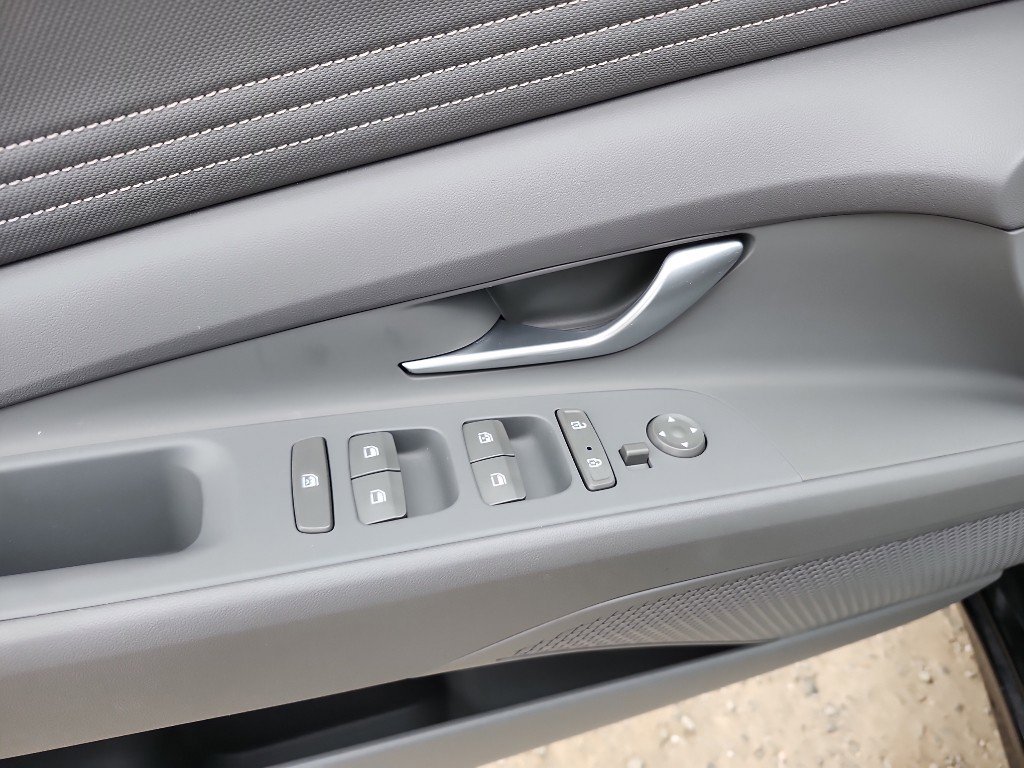 Used 2023 Hyundai Elantra SEL w/ Convenience Package image 17