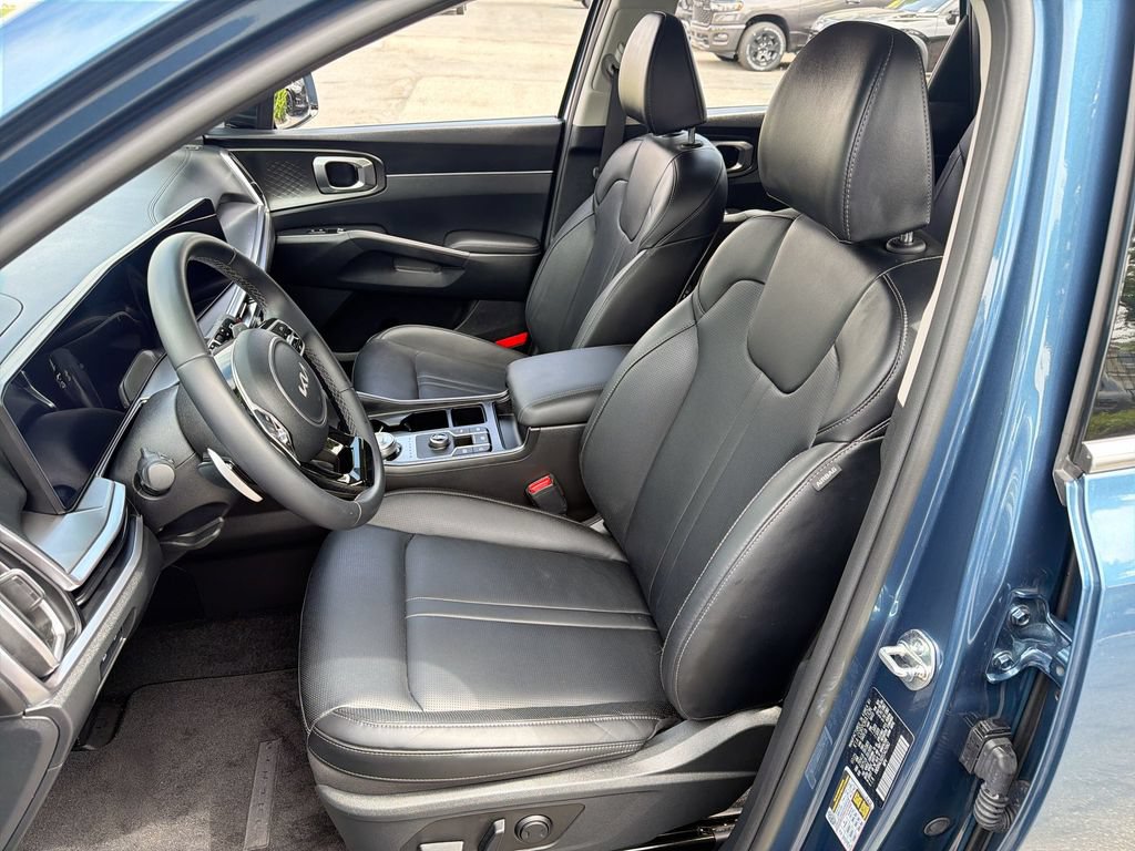 Used 2025 Kia Sorento EX w/ EX Panoramic Sunroof Package FWD image 13