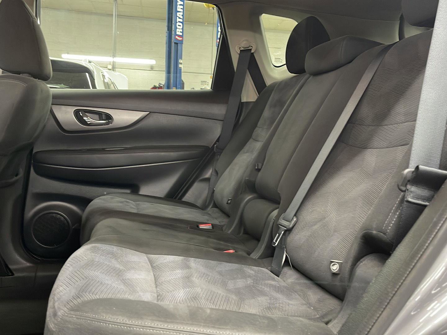 Used 2016 Nissan Rogue SV image 8