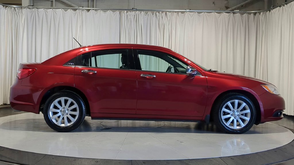 Used 2014 Chrysler 200 Limited FWD image 11