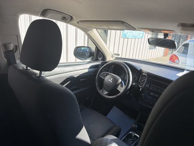 Used 2014 Mitsubishi Outlander ES FWD image 31