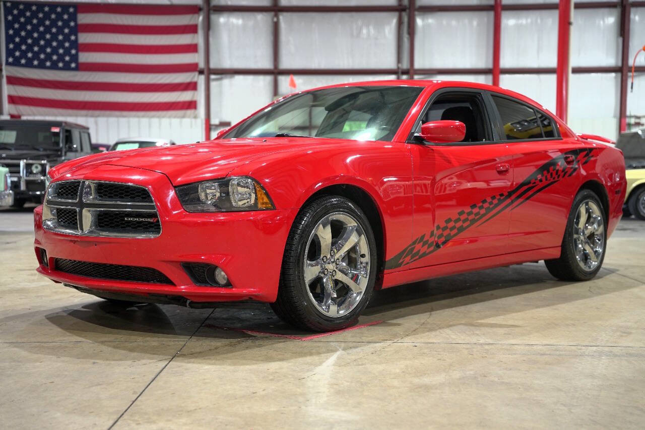 Used 2014 Dodge Charger SXT image 1
