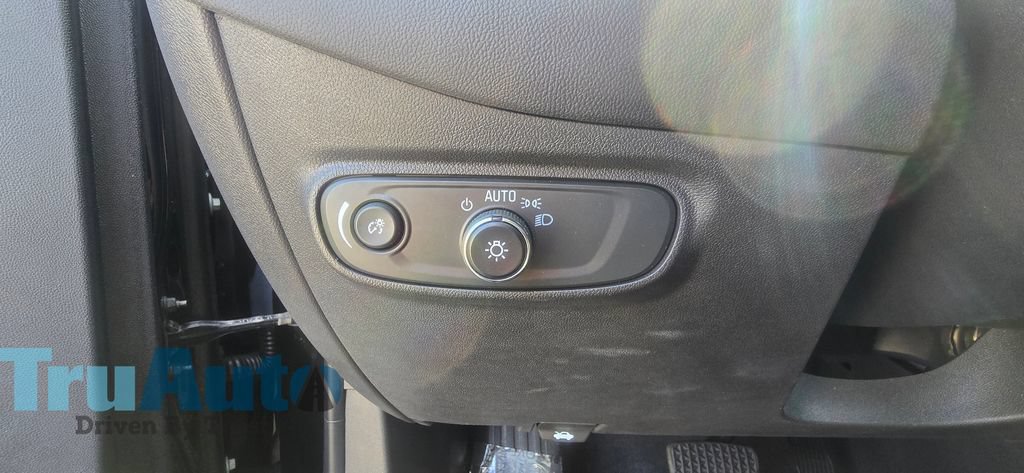 Used 2023 Chevrolet Equinox LT AWD/4WD image 38