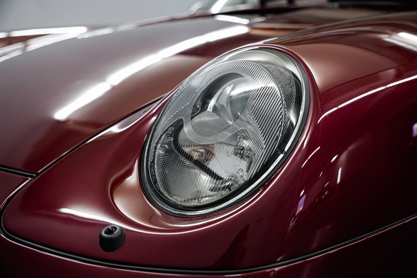 Used 1997 Porsche 911 Carrera RWD image 31