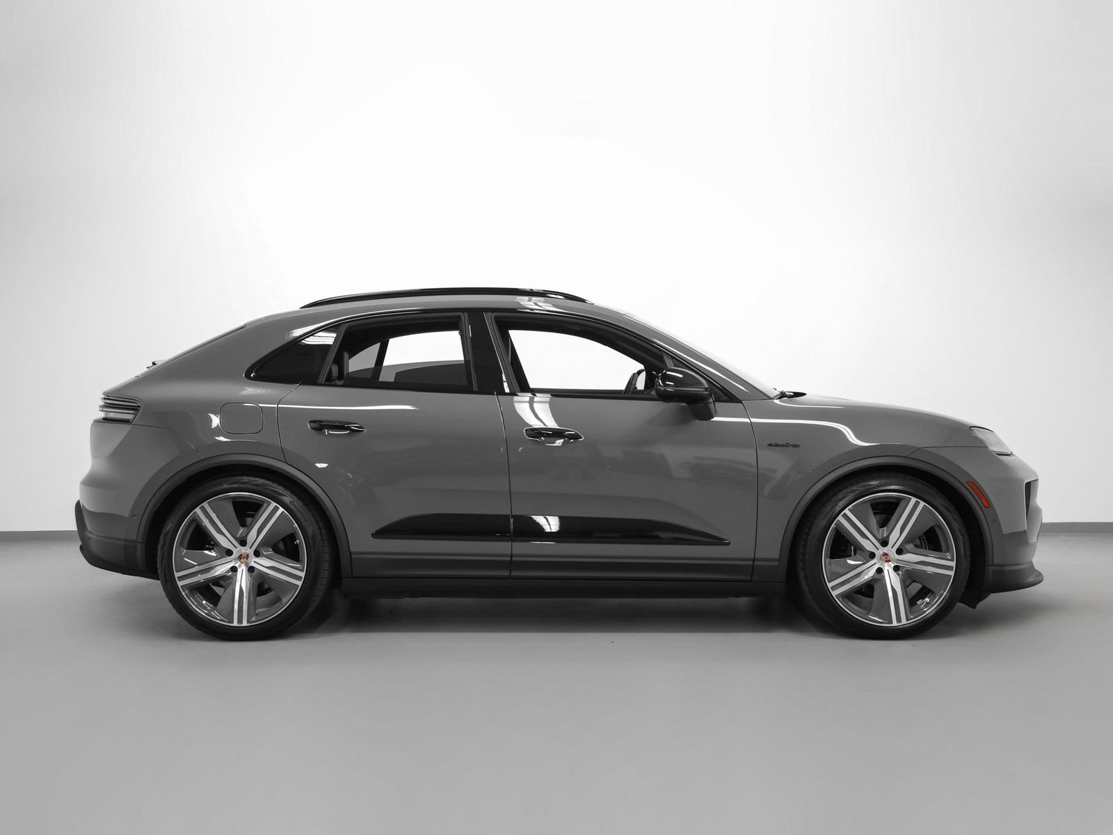 New 2025 Porsche Macan 4S Electric image 13