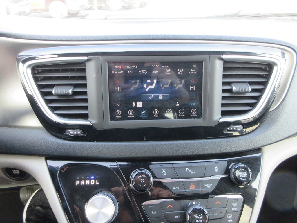 Used 2020 Chrysler Pacifica Touring-L image 30