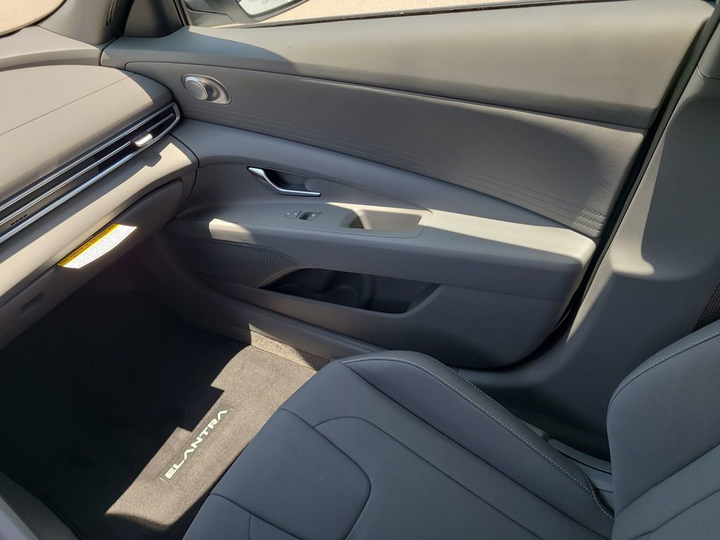 New 2025 Hyundai Elantra Blue image 9