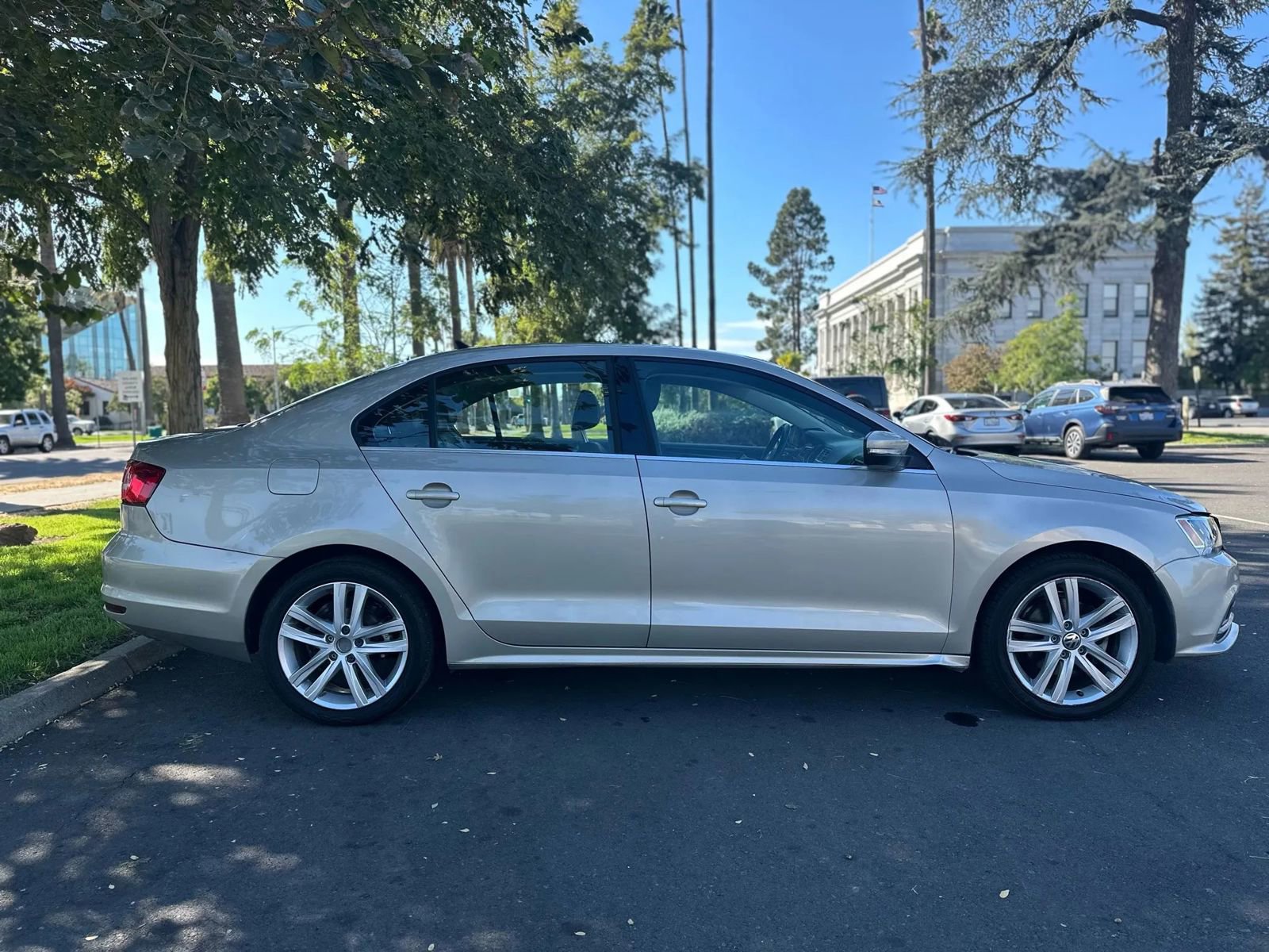 Used 2015 Volkswagen Jetta SEL FWD image 5
