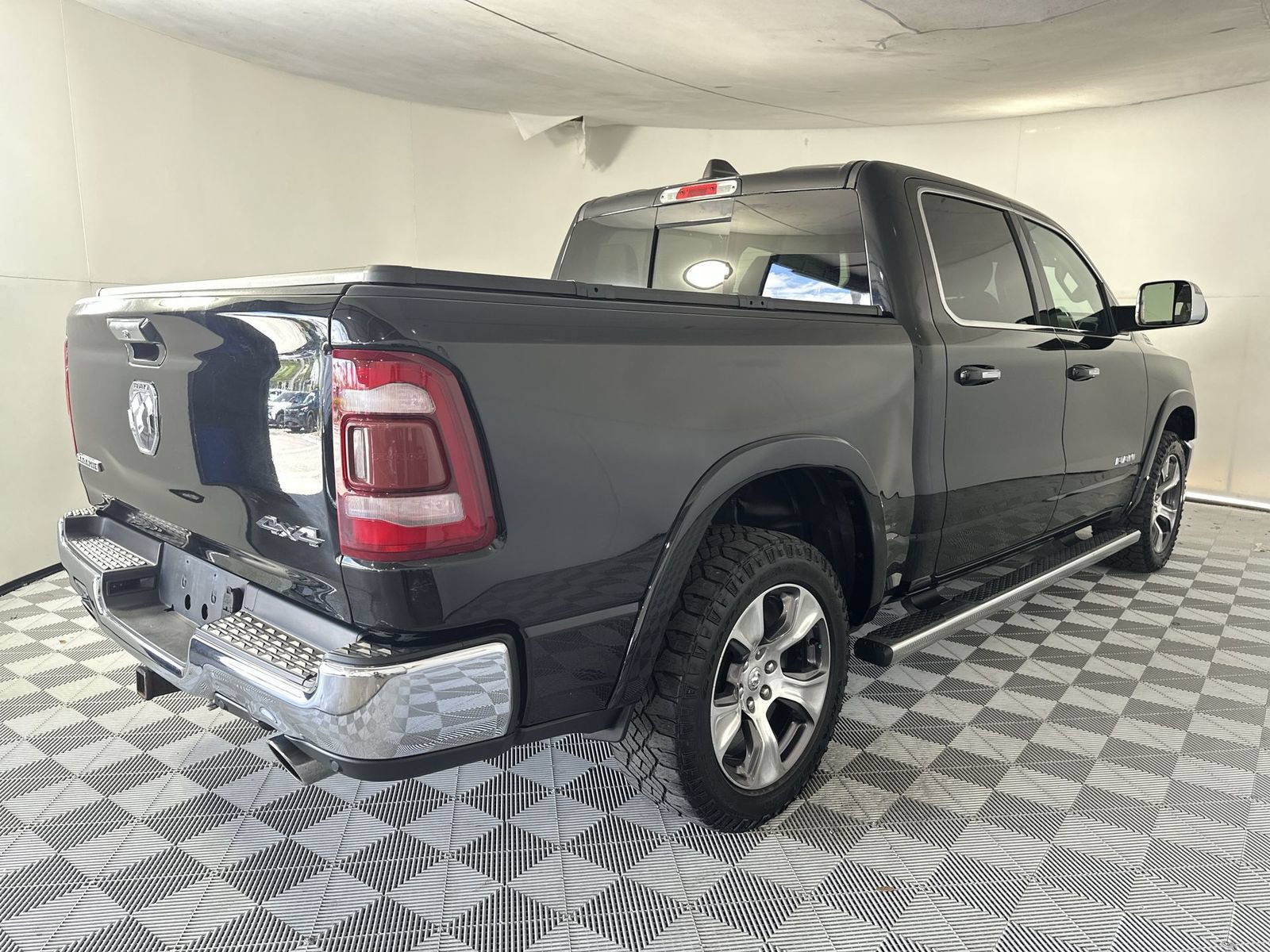 Used 2019 RAM 1500 Laramie AWD/4WD image 8